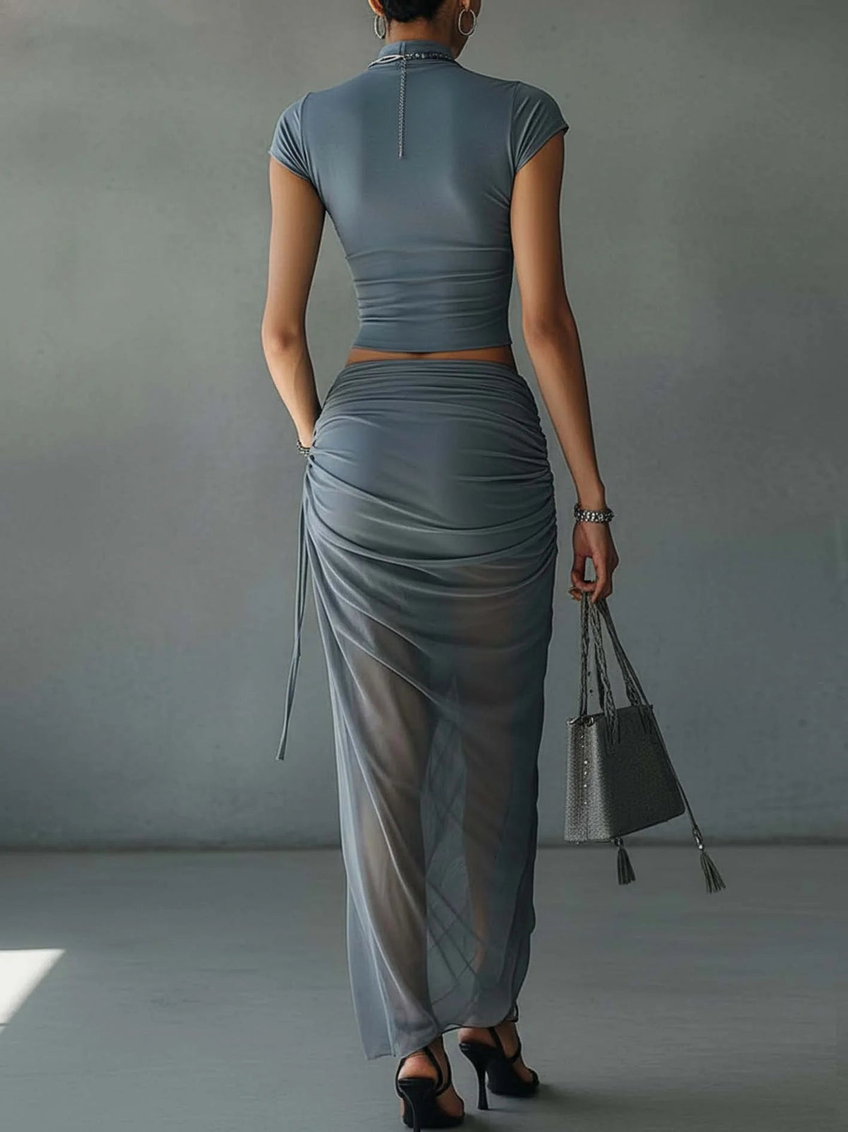 Gabriela - Outfit Moderno con Gonna Drappeggiata in Tulle
